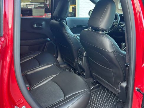 Used 2021 Jeep Compass Latitude image 10