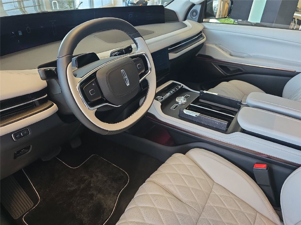 New 2027 Lincoln Navigator Black Label w/ Black Label Special Edition RWD image 18