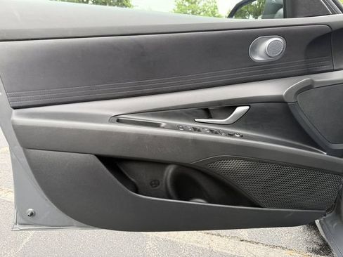 Used 2025 Hyundai Elantra SE w/ Cargo Package FWD image 9