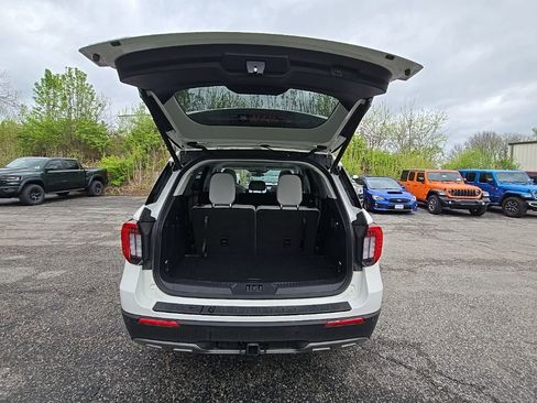 Used 2025 Ford Explorer Active w/ Active Comfort Package image 21