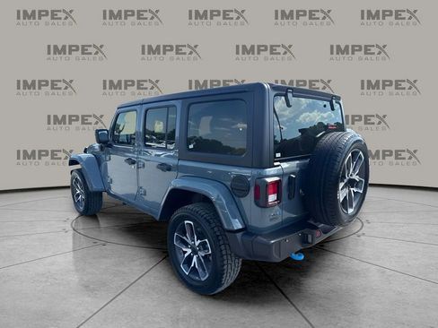 Used 2024 Jeep Wrangler Unlimited w/ Convenience Group AWD/4WD image 3
