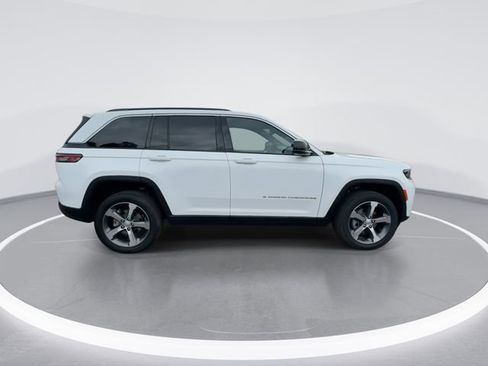 New 2026 Jeep Grand Cherokee Limited w/ Luxury Tech Group II AWD/4WD image 9