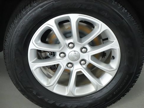 Used 2014 Jeep Grand Cherokee Laredo w/ 18" Wheel & 8.4" Radio Group AWD/4WD image 34