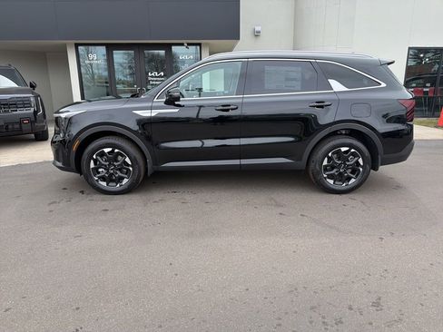 New 2026 Kia Sorento S image 2