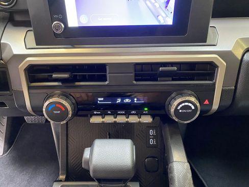 Used 2025 Toyota Tacoma SR5 AWD/4WD image 44