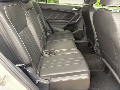 Used 2024 Volkswagen Tiguan SE AWD/4WD image 42