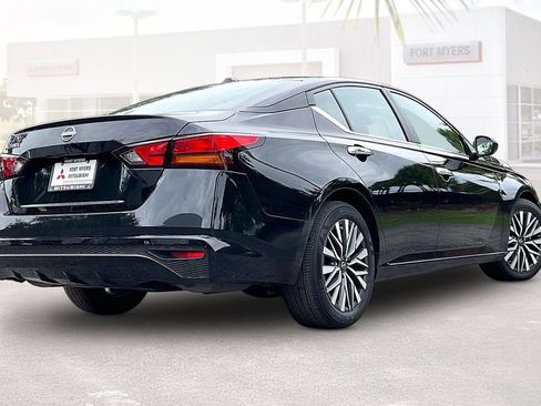 Used 2025 Nissan Altima 2.5 SV FWD image 32