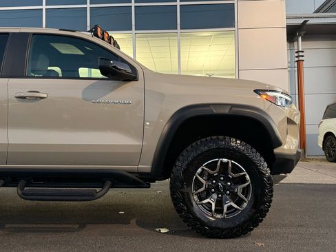 Used 2024 Chevrolet Colorado ZR2 w/ Technology Package image 6