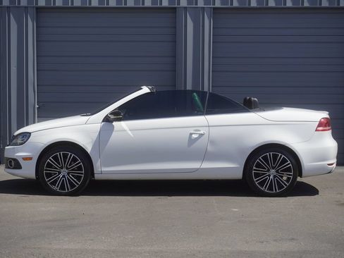 Used 2013 Volkswagen Eos FWD image 3