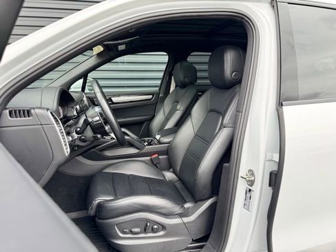 Certified 2023 Porsche Cayenne S Platinum image 5