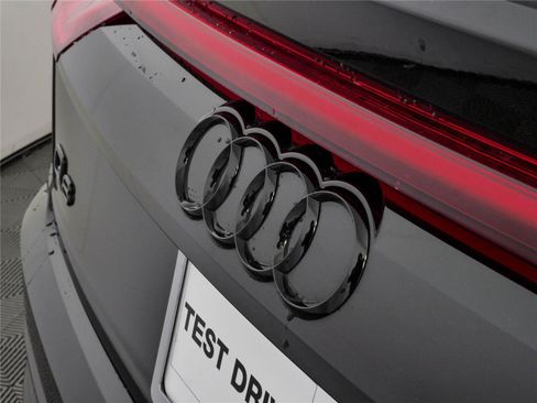 Used 2023 Audi Q8 Premium Plus w/ Premium Plus Package AWD/4WD image 39