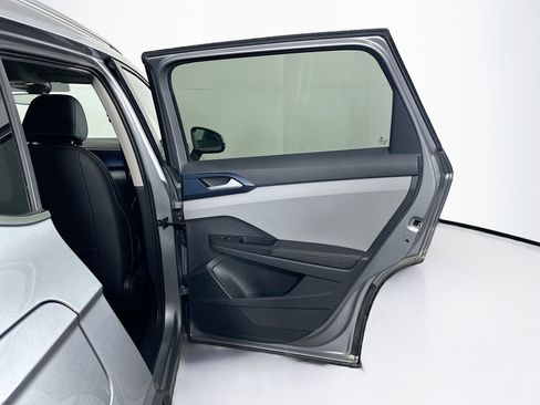 Used 2024 Volkswagen Taos SE image 28