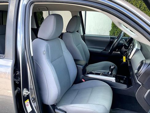 Used 2019 Toyota Tacoma SR5 AWD/4WD image 8