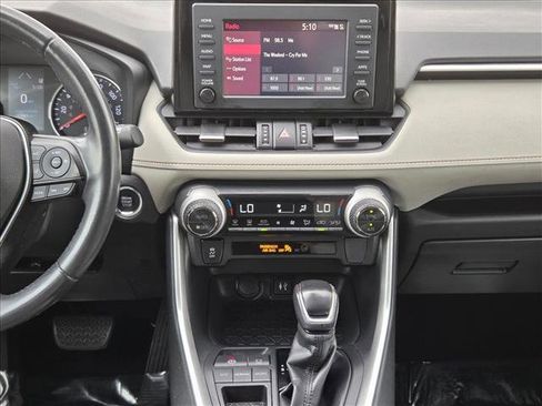 Used 2019 Toyota RAV4 XLE Premium w/ Carpet Mat Package image 17