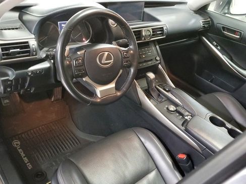 Used 2018 Lexus IS 300 AWD image 9