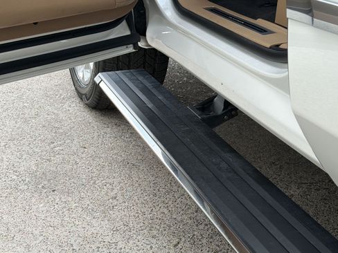 Used 2018 Cadillac Escalade Platinum AWD/4WD image 30