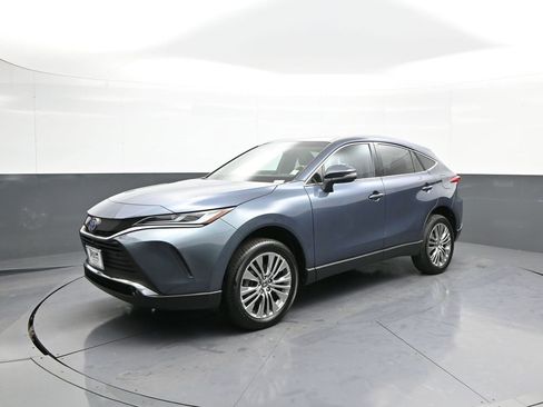 Used 2024 Toyota Venza Limited image 1