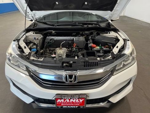 Used 2017 Honda Accord Sport image 9