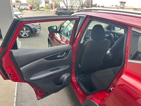 Used 2017 Nissan Rogue Sport SV w/ SV Premium Package image 22