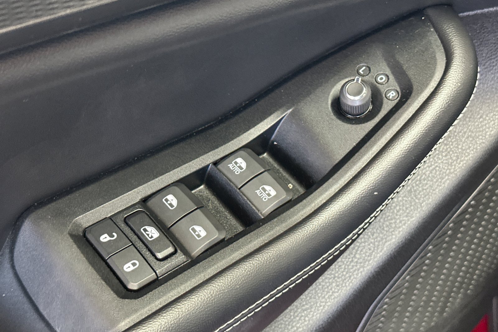 Used 2023 Jeep Grand Cherokee Altitude AWD/4WD image 14