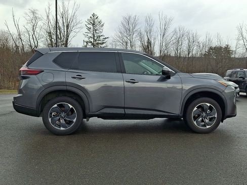 Used 2025 Nissan Rogue SV image 7