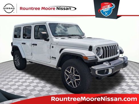 Used 2025 Jeep Wrangler Unlimited Sahara AWD/4WD image 1