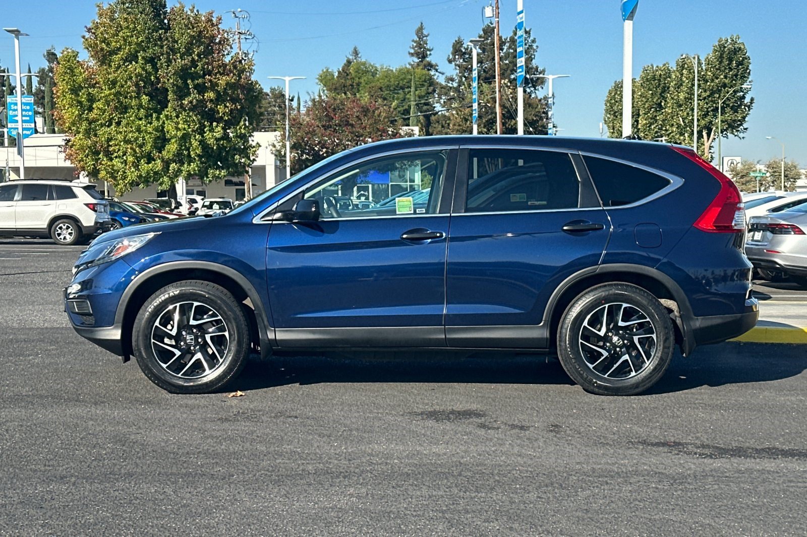 Used 2016 Honda CR-V SE image 2