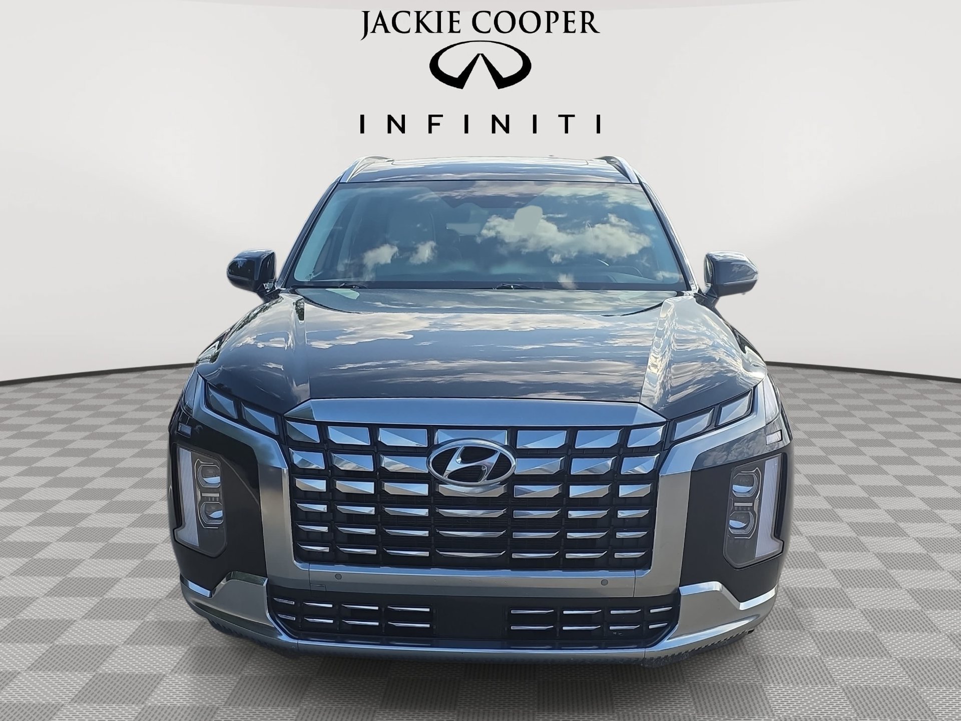 Used 2023 Hyundai Palisade Calligraphy w/ Winter Package FWD image 2
