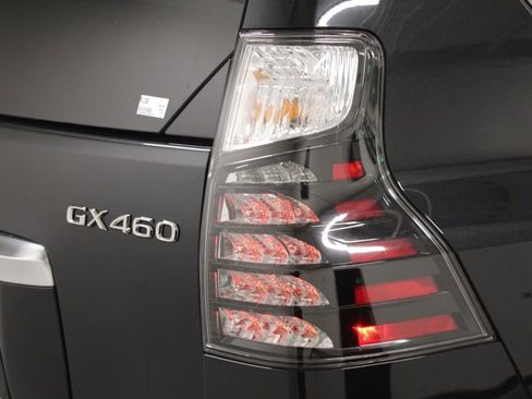 Used 2023 Lexus GX 460 Luxury w/ Sport Design Package image 8