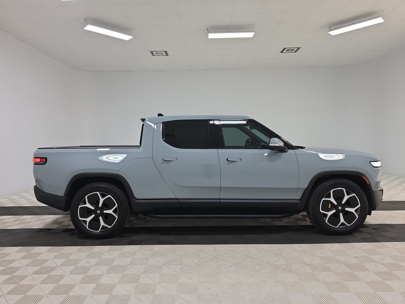Used 2022 Rivian R1T Adventure AWD/4WD image 6