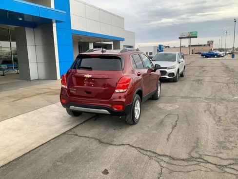 Used 2022 Chevrolet Trax LT w/ LT Convenience Package image 7