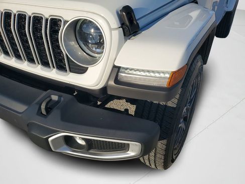 Used 2025 Jeep Wrangler Unlimited Sahara AWD/4WD image 25