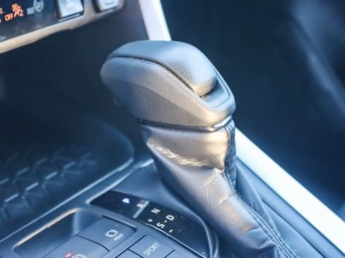 Used 2020 Toyota RAV4 XLE image 18