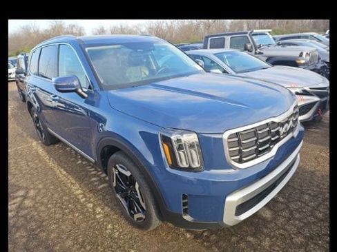 Used 2025 Kia Telluride S image 2