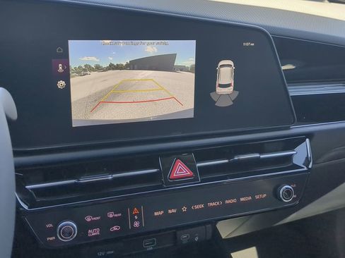 New 2025 Kia Niro EX Touring image 14