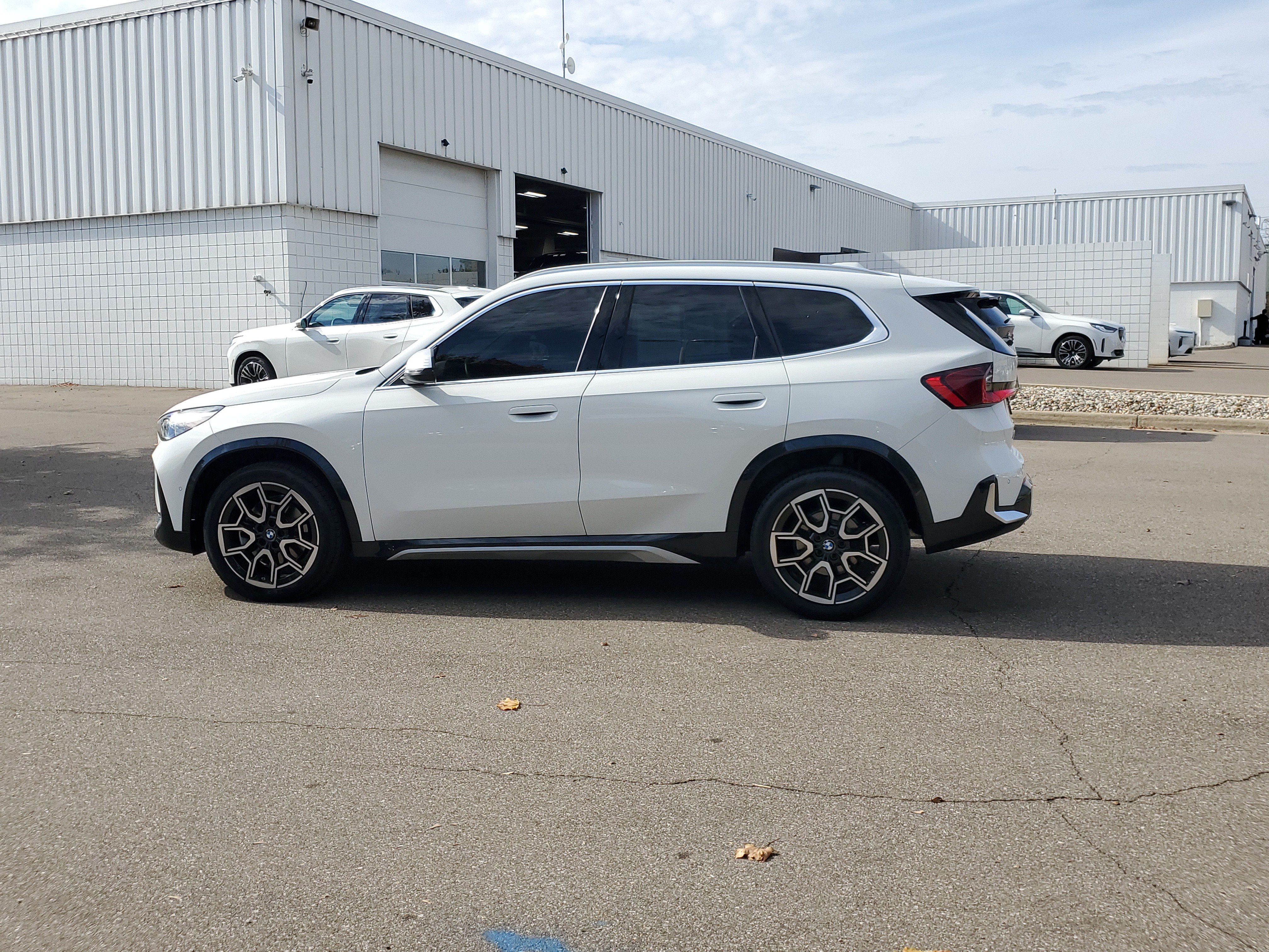 Certified 2023 BMW X1 xDrive28i w/ Convenience Package AWD/4WD image 2
