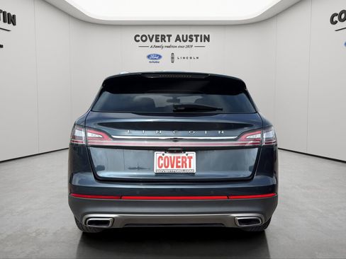 Used 2022 Lincoln Nautilus FWD w/ Premium Package image 4