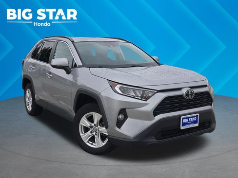 Used 2021 Toyota RAV4 XLE w/ Convenience Package FWD image 1