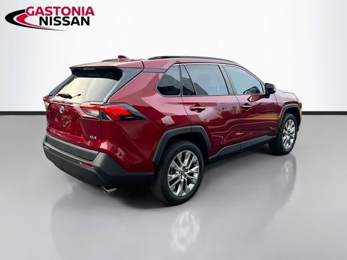 Used 2023 Toyota RAV4 XLE Premium image 9
