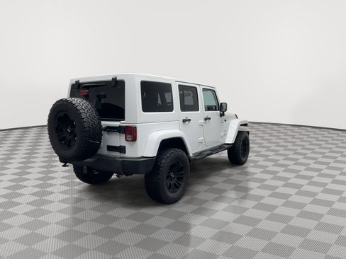 Used 2017 Jeep Wrangler Unlimited Sahara w/ Connectivity Group image 32