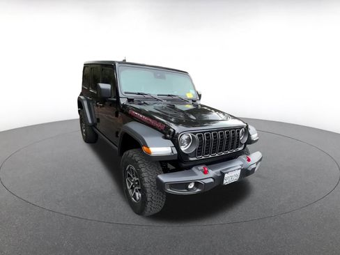 Used 2025 Jeep Wrangler Unlimited Rubicon image 3