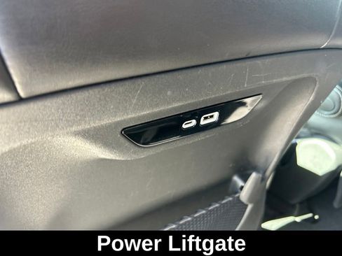 Used 2024 Chrysler Pacifica Touring-L FWD image 25