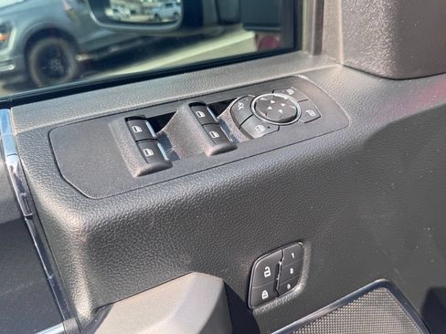 Used 2019 Ford F150 Lariat w/ Equipment Group 502A Luxury AWD/4WD image 12