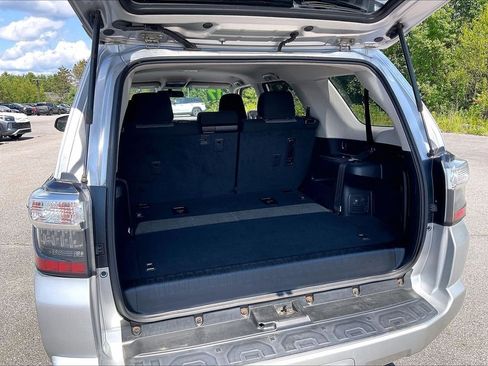 Used 2017 Toyota 4Runner SR5 AWD/4WD image 37