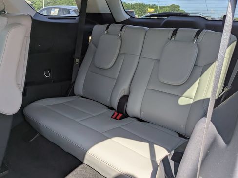 Used 2025 Ford Explorer Active w/ Active Comfort Package RWD image 9
