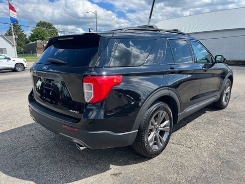 Used 2022 Ford Explorer XLT w/ XLT Sport Appearance Package AWD/4WD image 3
