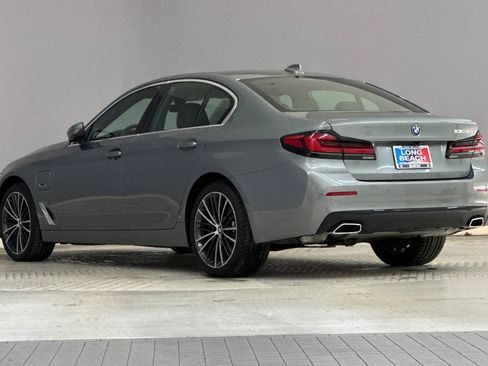 Certified 2023 BMW 530e w/ Premium Package image 3