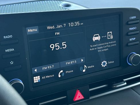 Used 2025 Hyundai Elantra SE image 18