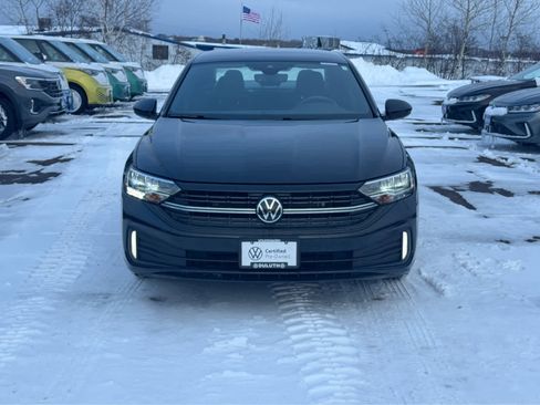 Used 2024 Volkswagen Jetta Sport image 8