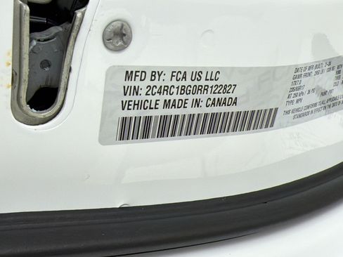 Used 2024 Chrysler Pacifica Touring-L FWD image 18